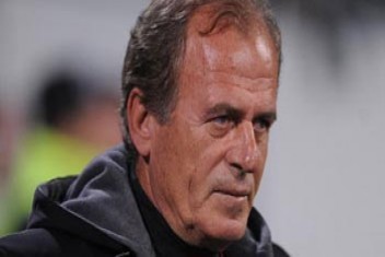 Mustafa Denizli galibiyetle