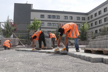 KARAKÖPRÜ’DE YENİ YOLLAR KİLİTLİ PARKEYLE