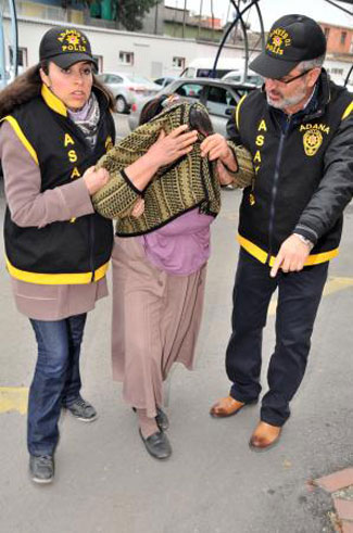 Büyü bozacağız dediler, altınları çaldılar