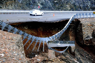 Marmariste yine duble yol çöktü!