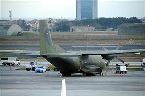 Alman askeri uçağından zorunlu iniş