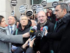 Gözaltına alınan avukatlar adliyede