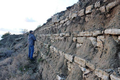 Heyelan ortaya çıkardı