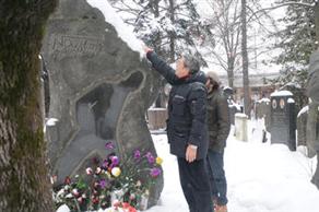 Kadir İnanır: Nazımın mezarı Türkiyeye getirilmeli