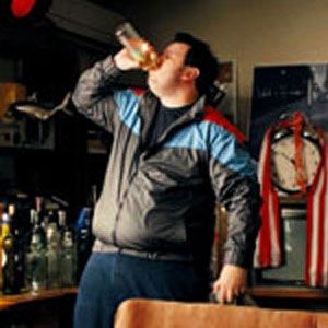 Şahan Kendini Kolanyaya Vurdu!