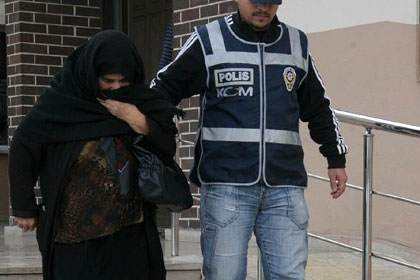 Uyuşturucuyla yakalanan kadın: İlaç sanıyordum