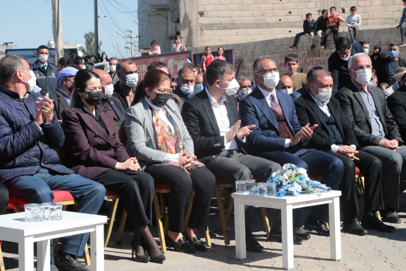 EYYÜBİYE BELEDİYESİ, DEVASA GENÇLİK MERKEZİNİN TEMELİNİ ATTI.