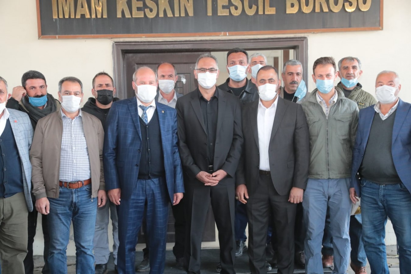 BAŞKAN KUŞ, ESNAFI DİNLEYİP, TALEPLERİNE YERİNDE ÇÖZÜMLER ÜRETİYOR.