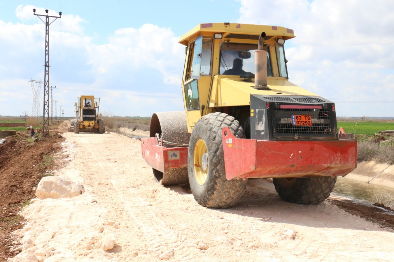 AKÇAKALE KIRSALINDA ÇALIŞMALAR TAM HIZ