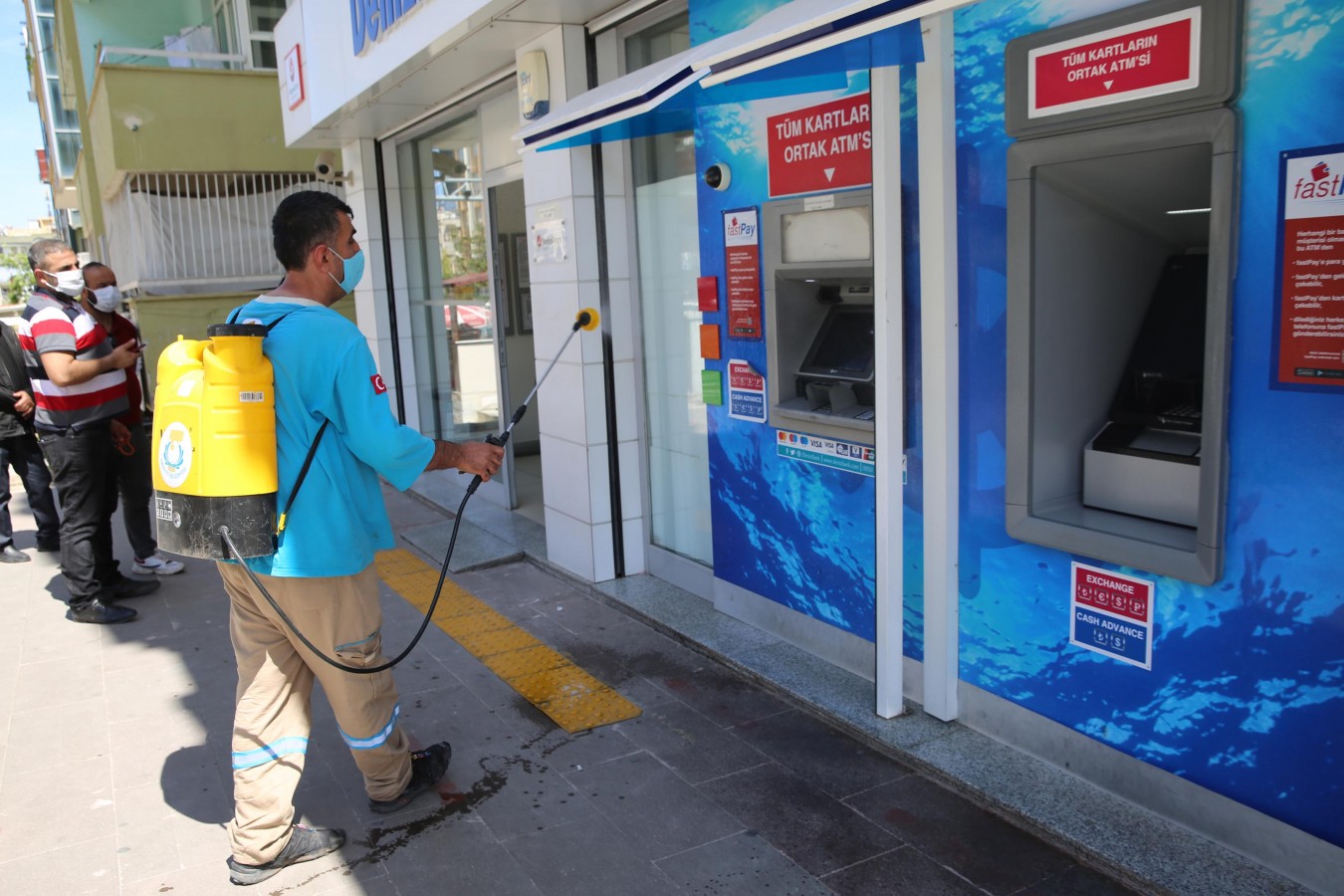 HALİLİYE BELEDİYESİ, SALGINLA MÜCADELEDE TEDBİRİ ELDEN BIRAKMIYOR