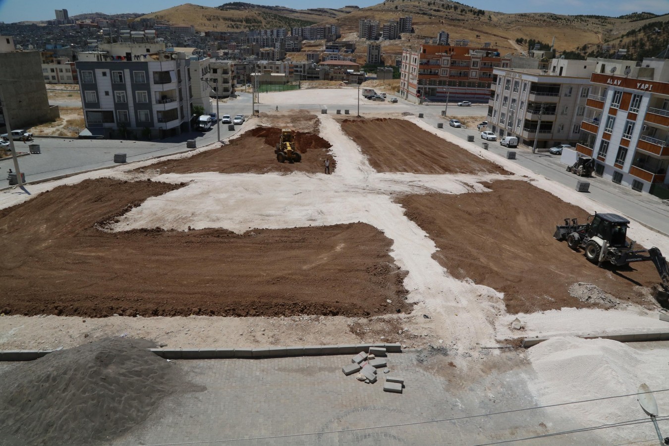 HALİLİYE’DE YENİ PARKLARDA ÇALIŞMALAR TAM HIZ SÜRÜYOR