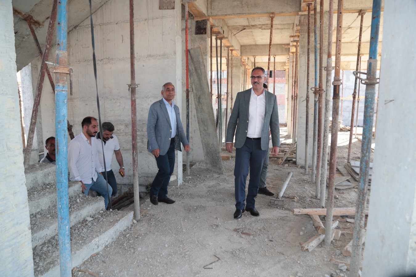 BAŞKAN KUŞ, YAPIMI SÜREN GENÇLİK MERKEZİNİ İNCELEDİ.