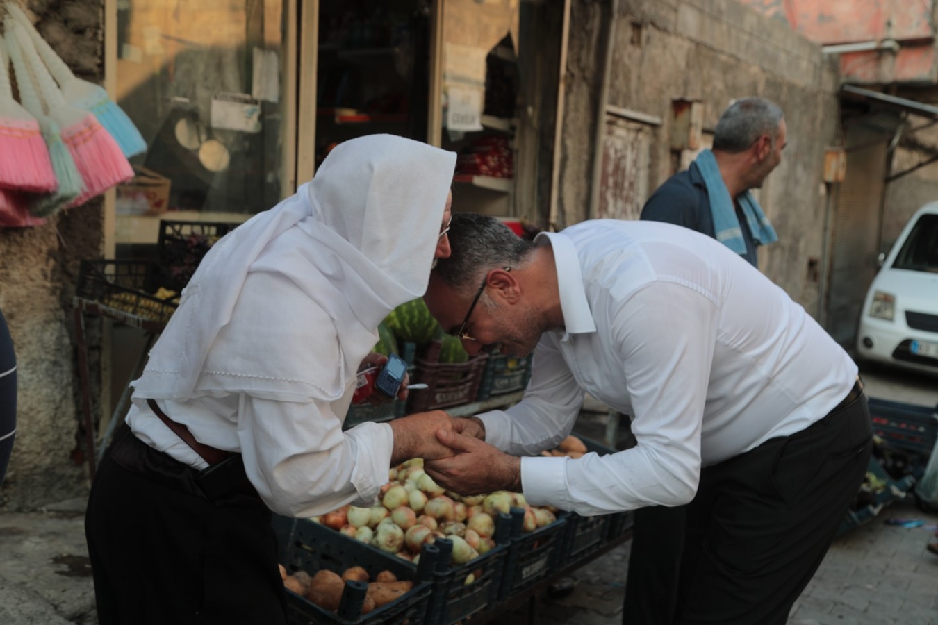 BAŞKAN KUŞ İLÇEYİ KARIŞ KARIŞ DOLAŞMAYA DEVAM EDİYOR.