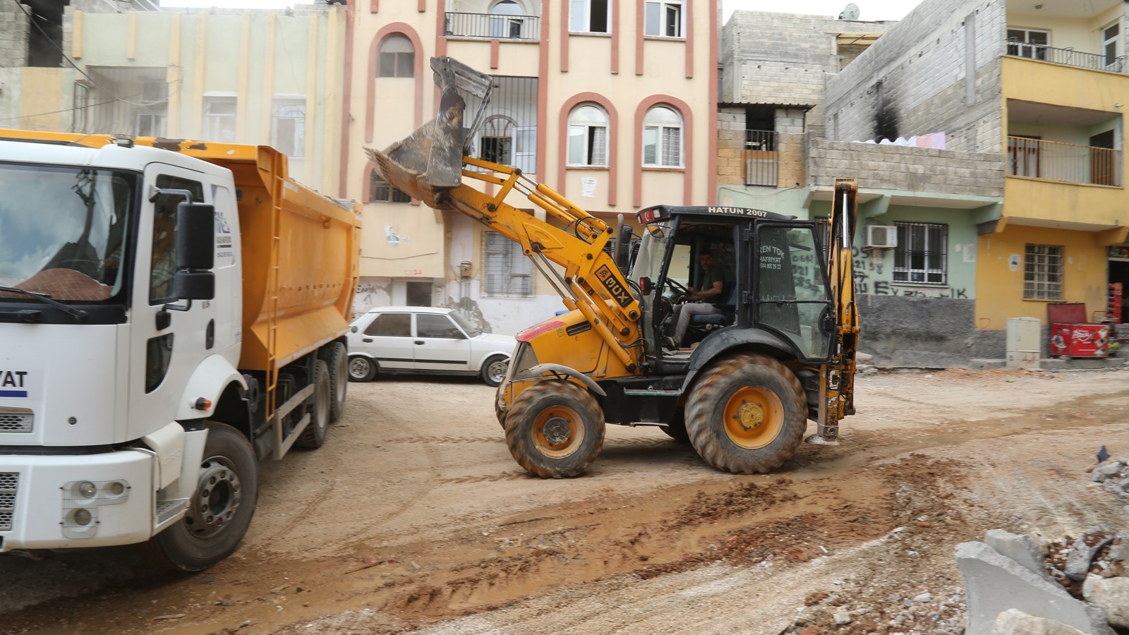 EYYÜBİYE BELEDİYESİ, ASFALT SON ÖNCESİ PMT SERİMİ YAPTI.