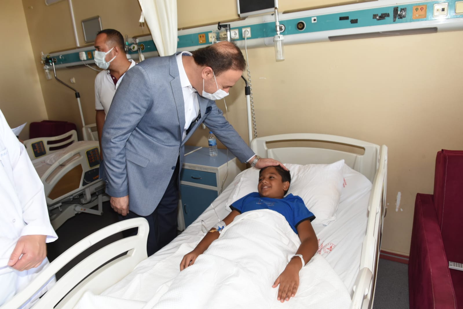 Vali Erin, Trafik Kazasında Yaralanan Çocukları Ziyaret Etti