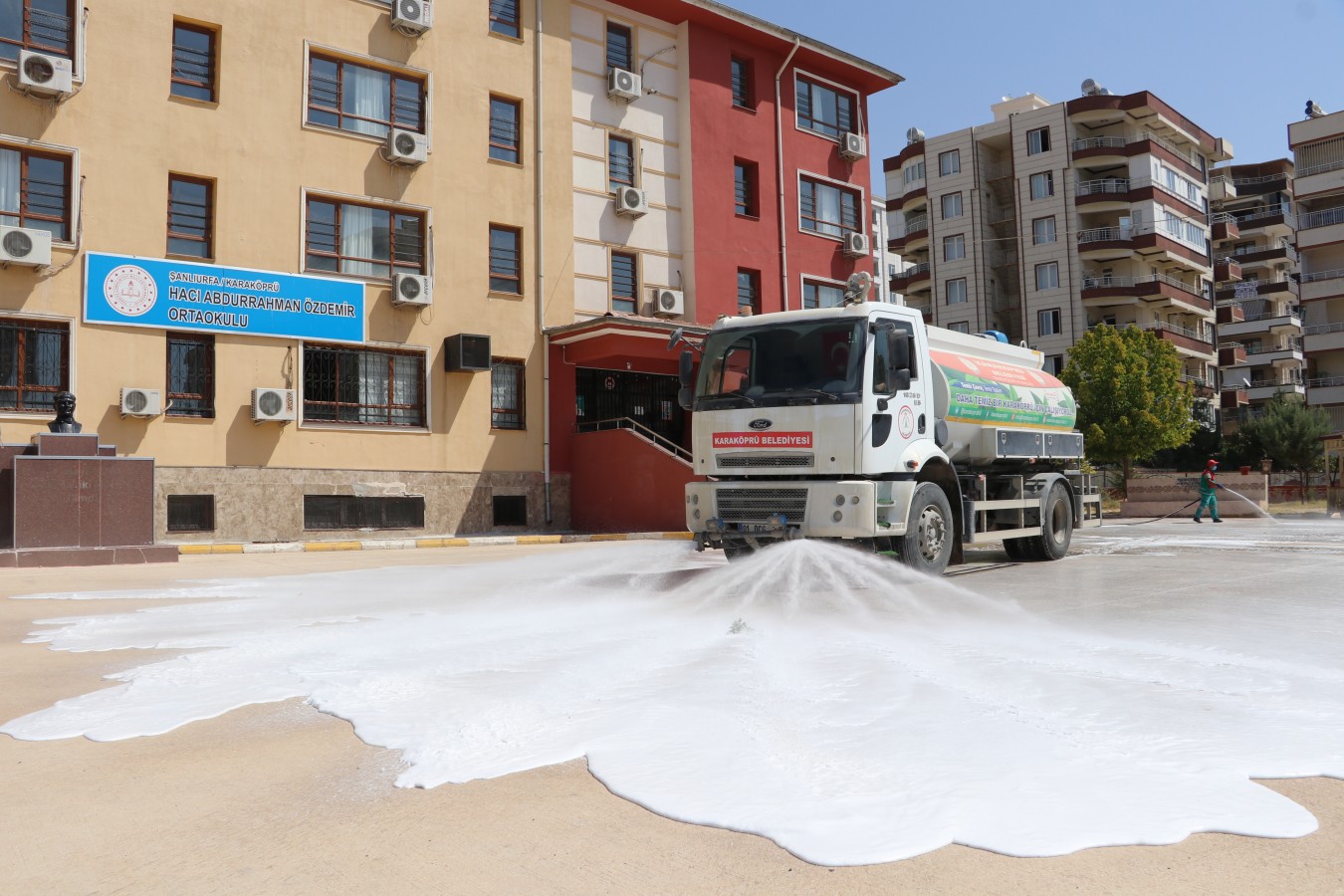 KARAKÖPRÜ’DE EĞİTİM SEZONU ÖNCESİ OKULLARDA KAPSAMLI TEMİZLİK