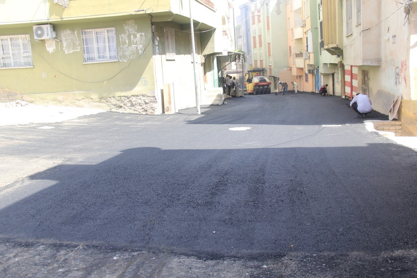 EYYÜBİYE BELEDİYESİ ASFALT ATAĞINI SÜRDÜRÜYOR.