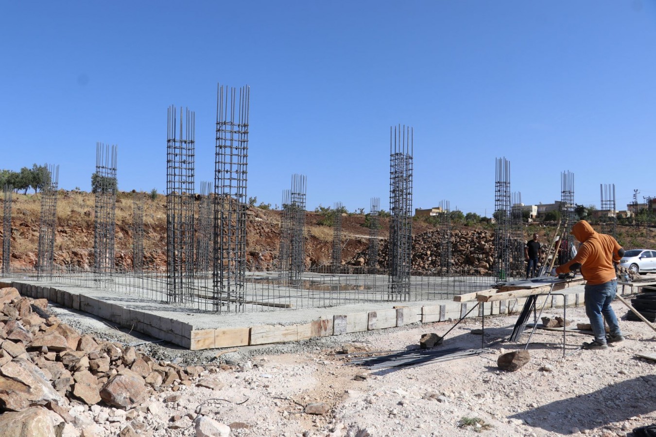 KARAKÖPRÜ KIRSALINDA YENİ ÇOK AMAÇLI SALONLAR YÜKSELİYOR