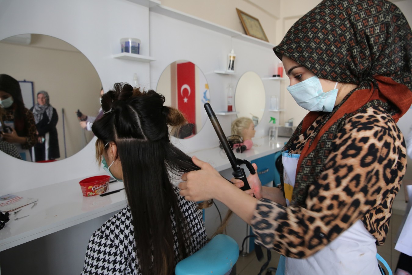 HALİLİYE’DE ANNELER EĞİTİMDE ÇOCUKLAR KREŞTE