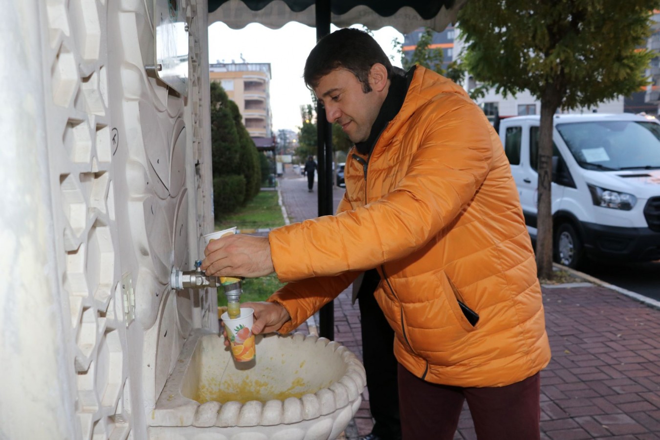 KARAKÖPRÜ’DE İKRAM ÇEŞMESİNDEN ÇORBA AKIYOR