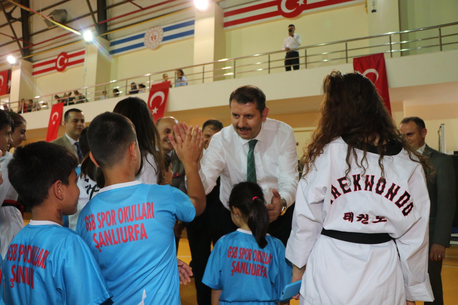 Vali Ayhan, Gençleri Yaz Spor Okullarına Davet Etti