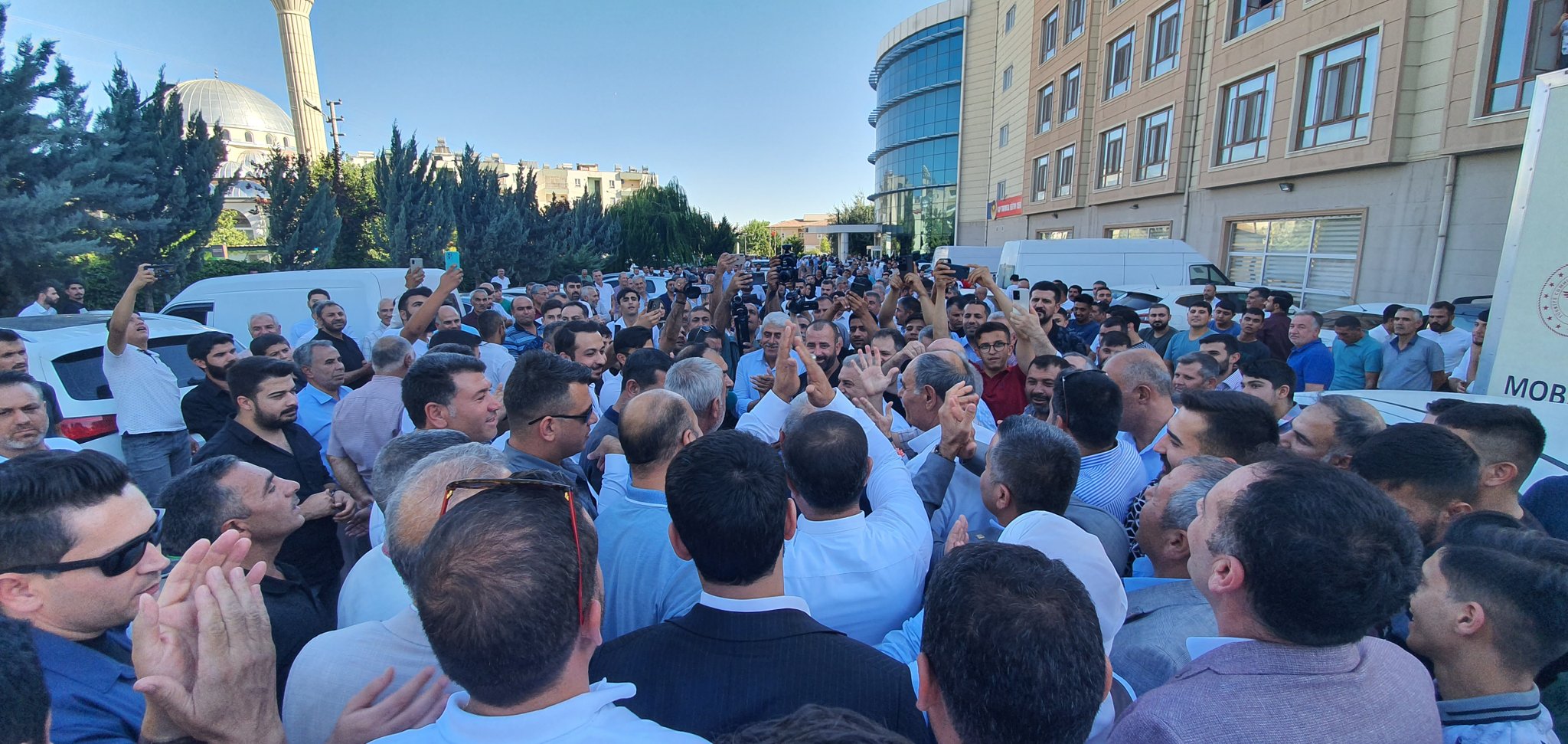 FAKIBABA UZUN BİR ARADAN SONRA MEMLEKETİ ŞANLIURFA'YA GELDİ.