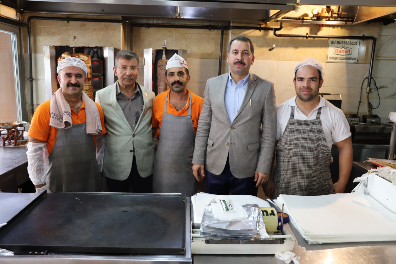 BAŞKAN BAYDİLLİ VE MİLLETVEKİLİ CEVHERİ ESNAFLA BULUŞTU