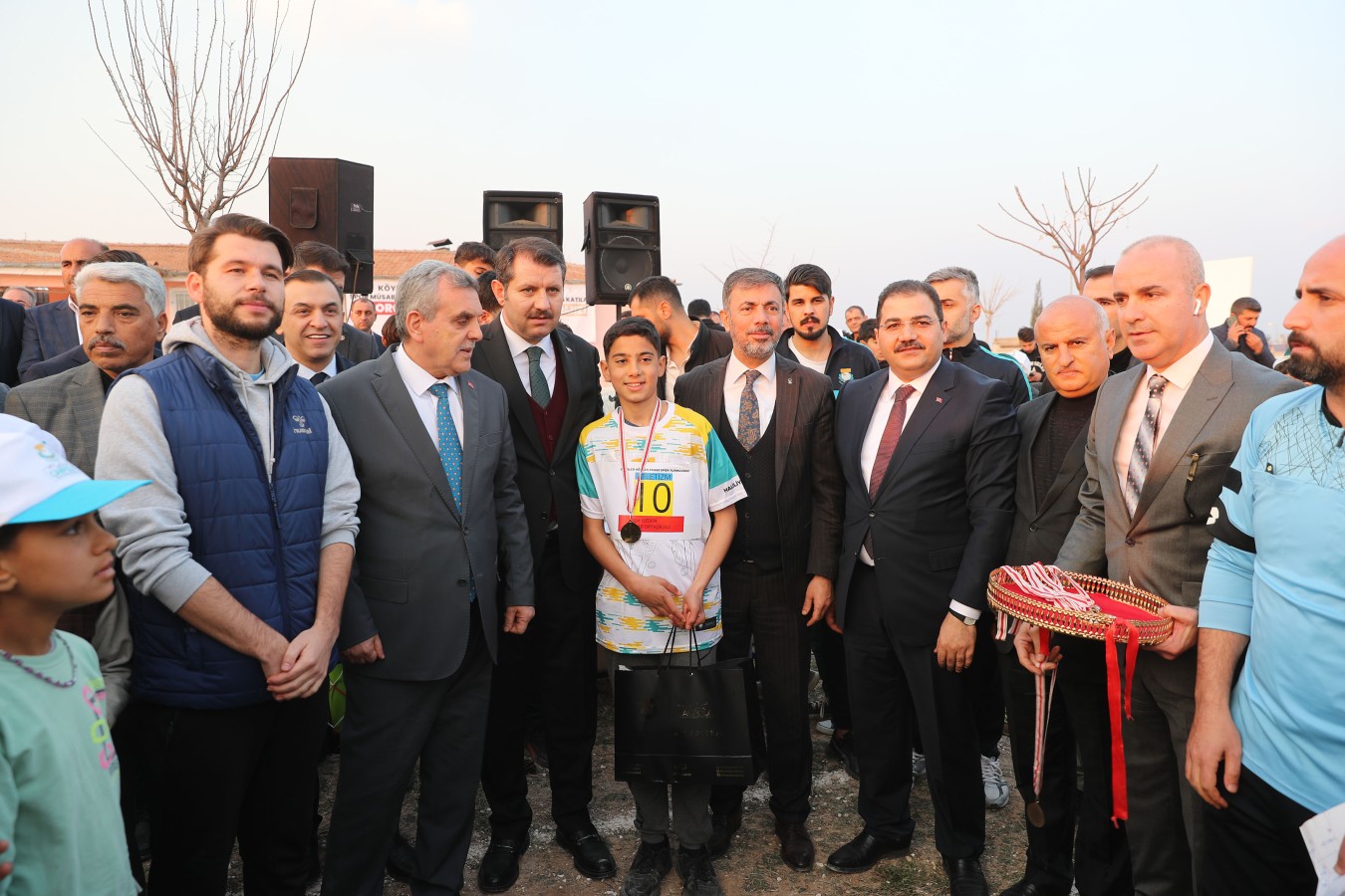 HALİLİYE’DE KÖYLERARASI SPOR MÜSABAKASINDA ÖDÜLLER VERİLDİ