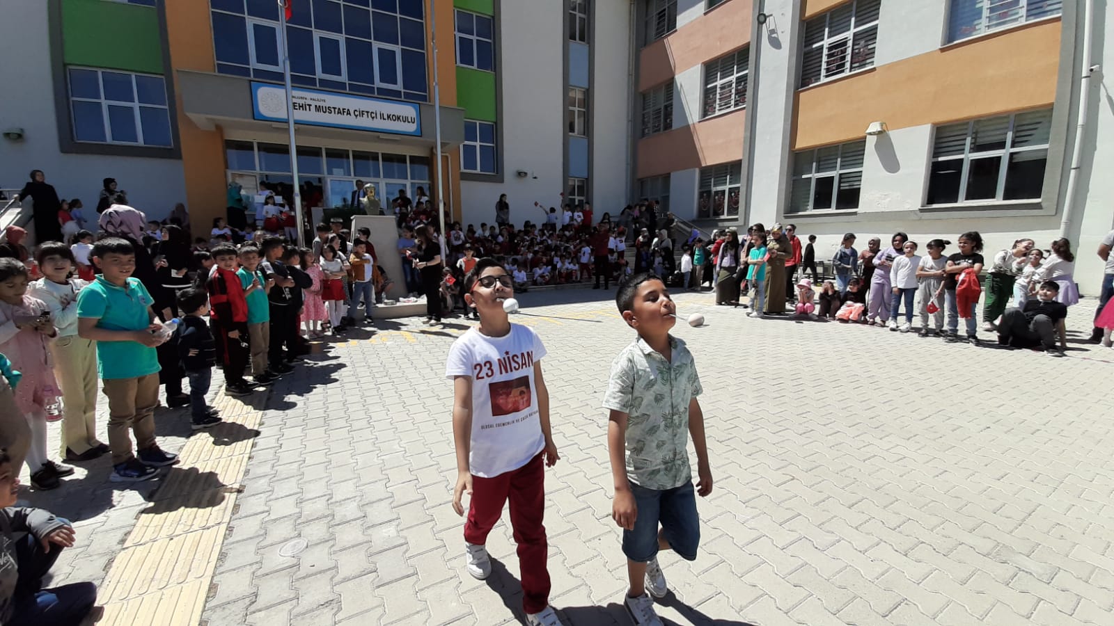 ŞEHİT MUSTAFA ÇİFTÇİ İLKOKULU’NDA 23 NİSAN ÇOŞKUYLA KUTLANDI.
