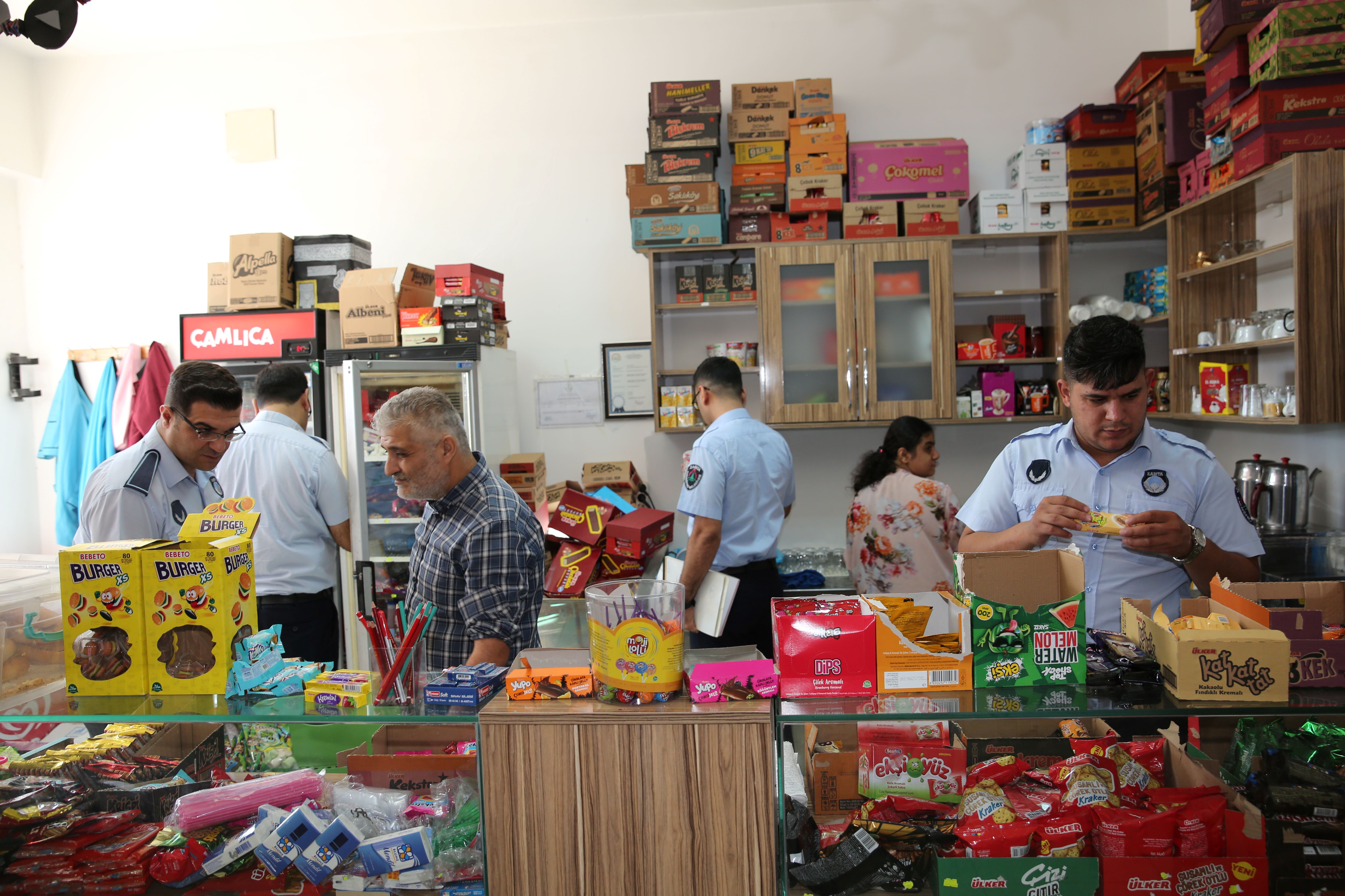 KARAKÖPRÜ'DE ÖĞRENCİ SAĞLIĞI İÇİN OKUL KANTİNLERİ DENETLENİYOR