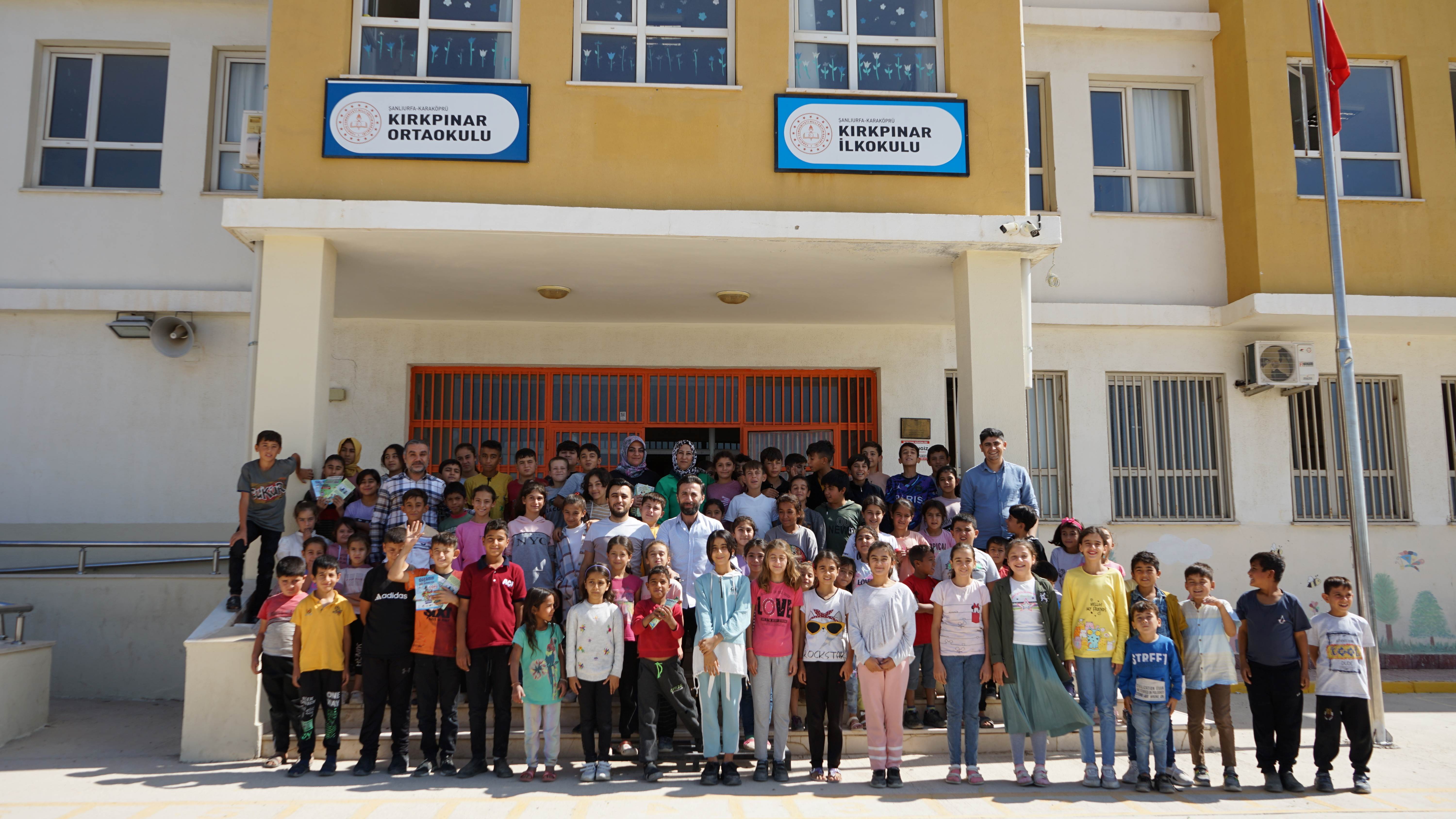 KARAKÖPRÜ KIRSALINDA ÇOCUKLAR GERİ DÖNÜŞÜMÜ ÖĞRENİYOR