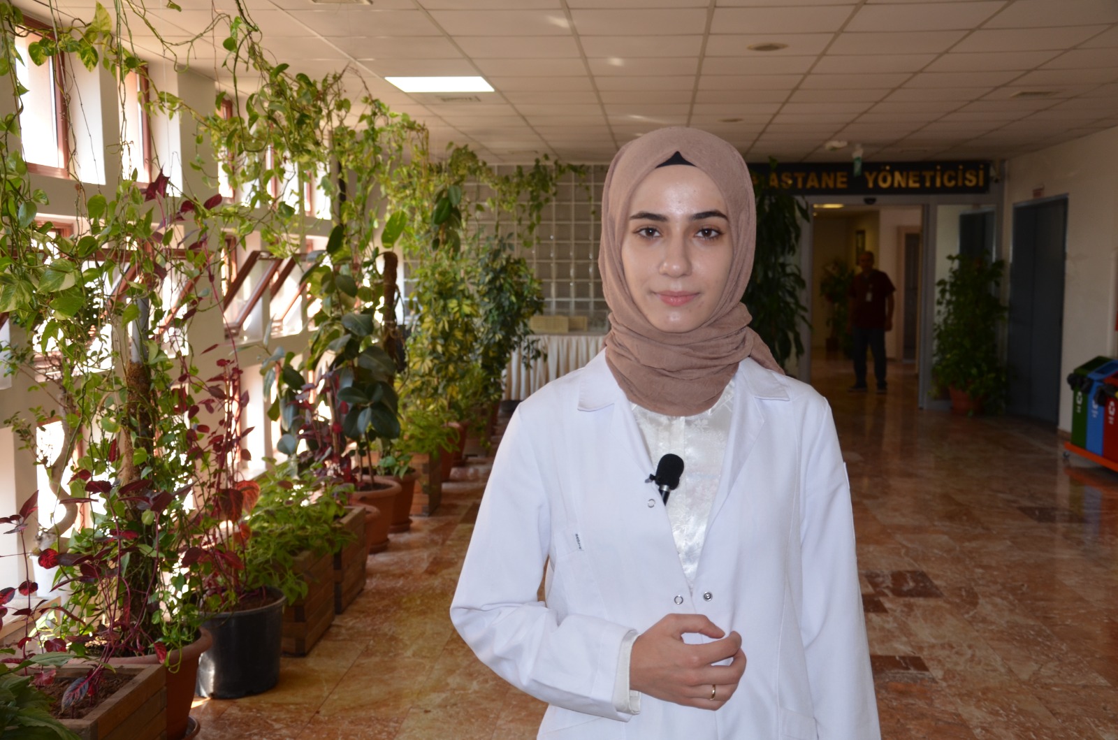 KEKEME ÇOCUĞAMÜDALE ETMEDEN DİNLEMEK GEREKİR.