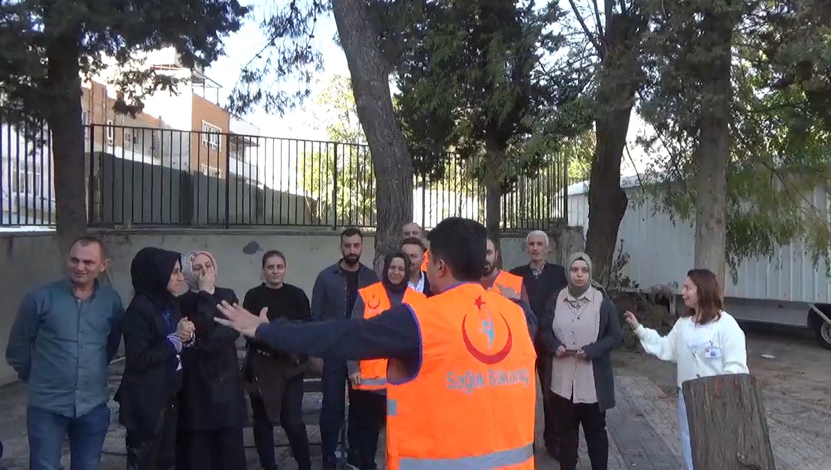 ACİL SAĞLIK HİZMETLERİNDE AFET VE ACİL DURUM TATBİKATI YAPILDI