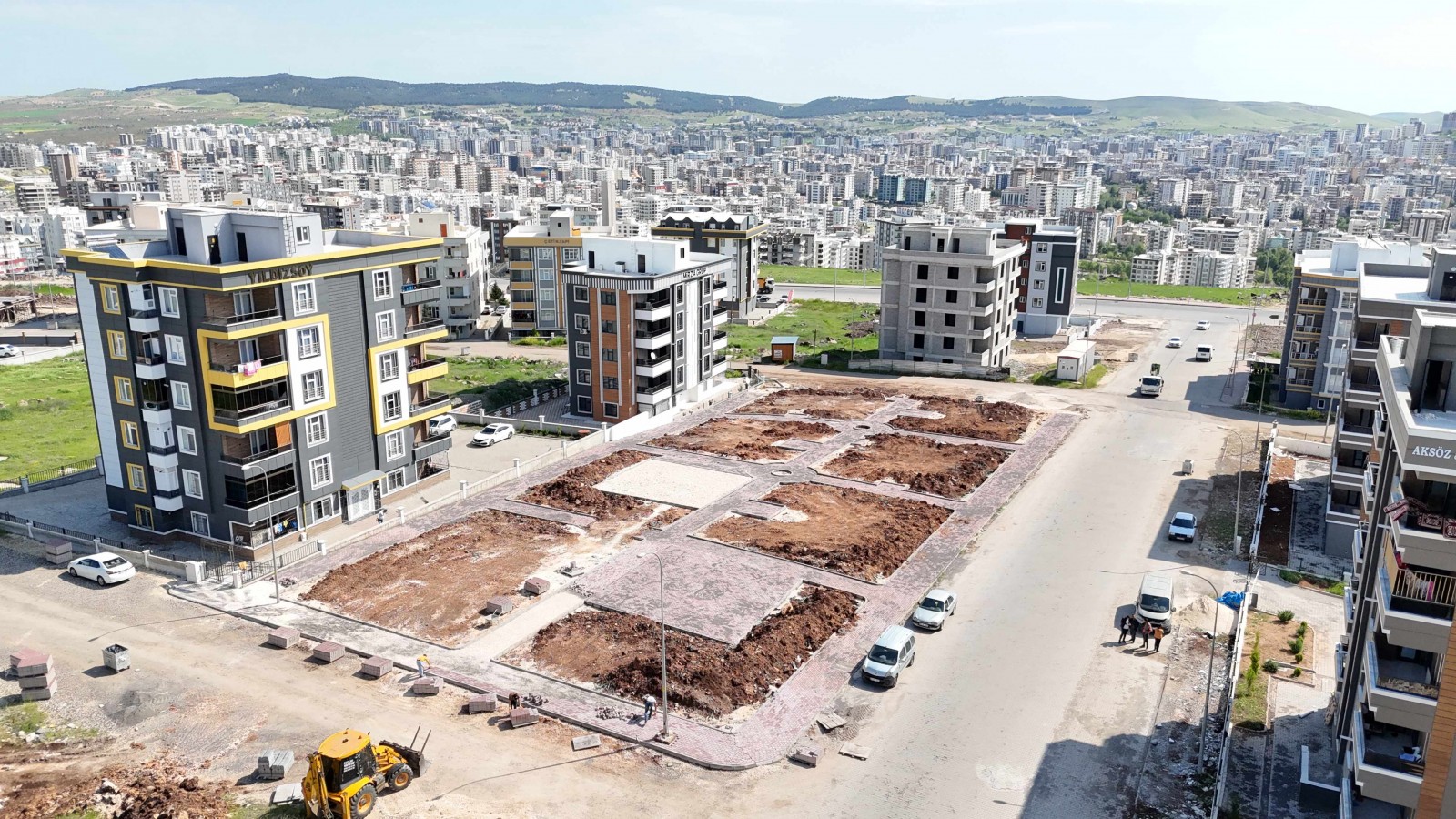 KARAKÖPRÜ’YE YENİ YEŞİL ALANLAR KAZANDIRILIYOR