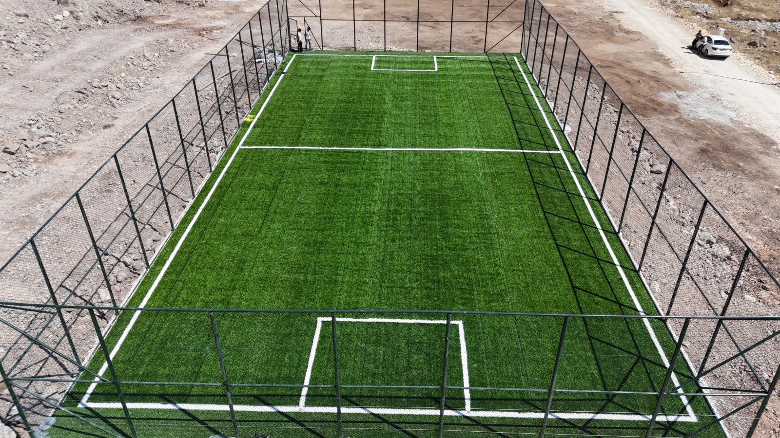 SEYRANTEPE’DE GENÇLER İÇİN YENİ SEMT SAHASI KAZANDIRILIYOR