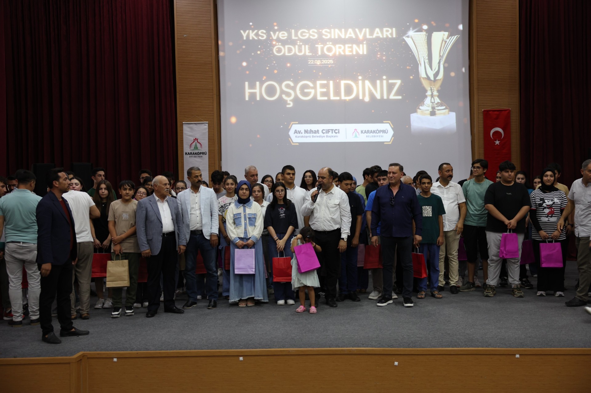 KARAKÖPRÜ BELEDİYESİ’NDEN BAŞARILI ÖĞRENCİLERE ÖDÜL