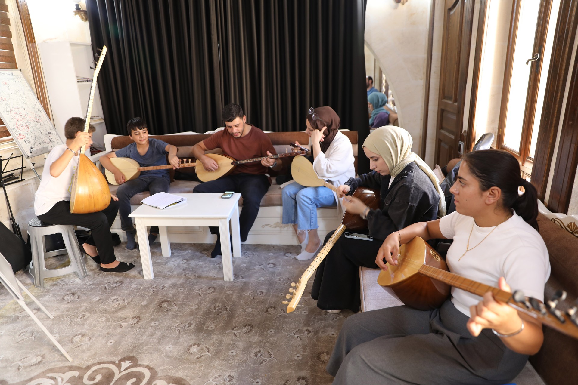 HALİLİYE BELEDİYESİ'NDEN GENÇLERE SANATLA DOLU BİR GELECEK