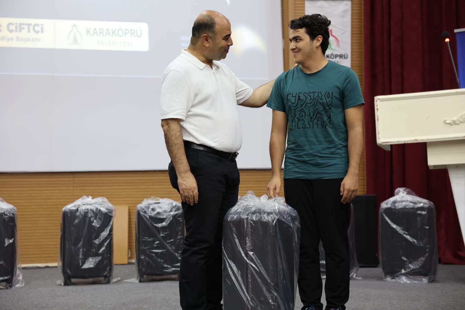 KARAKÖPRÜ BELEDİYESİ’NDEN ÜNİVERSİTELİ GENÇLERE ANLAMLI DESTEK