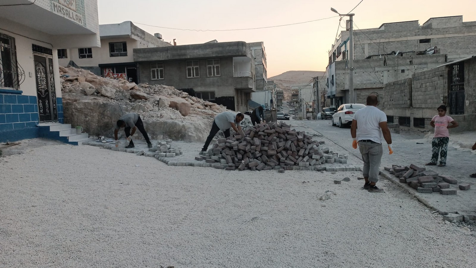 Eyyübiye’de Gece Gündüz Yol Çalışması