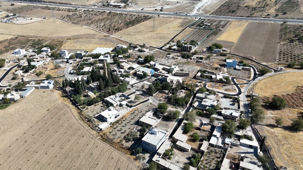 KARAKÖPRÜ’DE KIŞA HAZIRLIK, KIRSAL MAHALLELERDE YOL YAPIMI SÜRÜYOR!