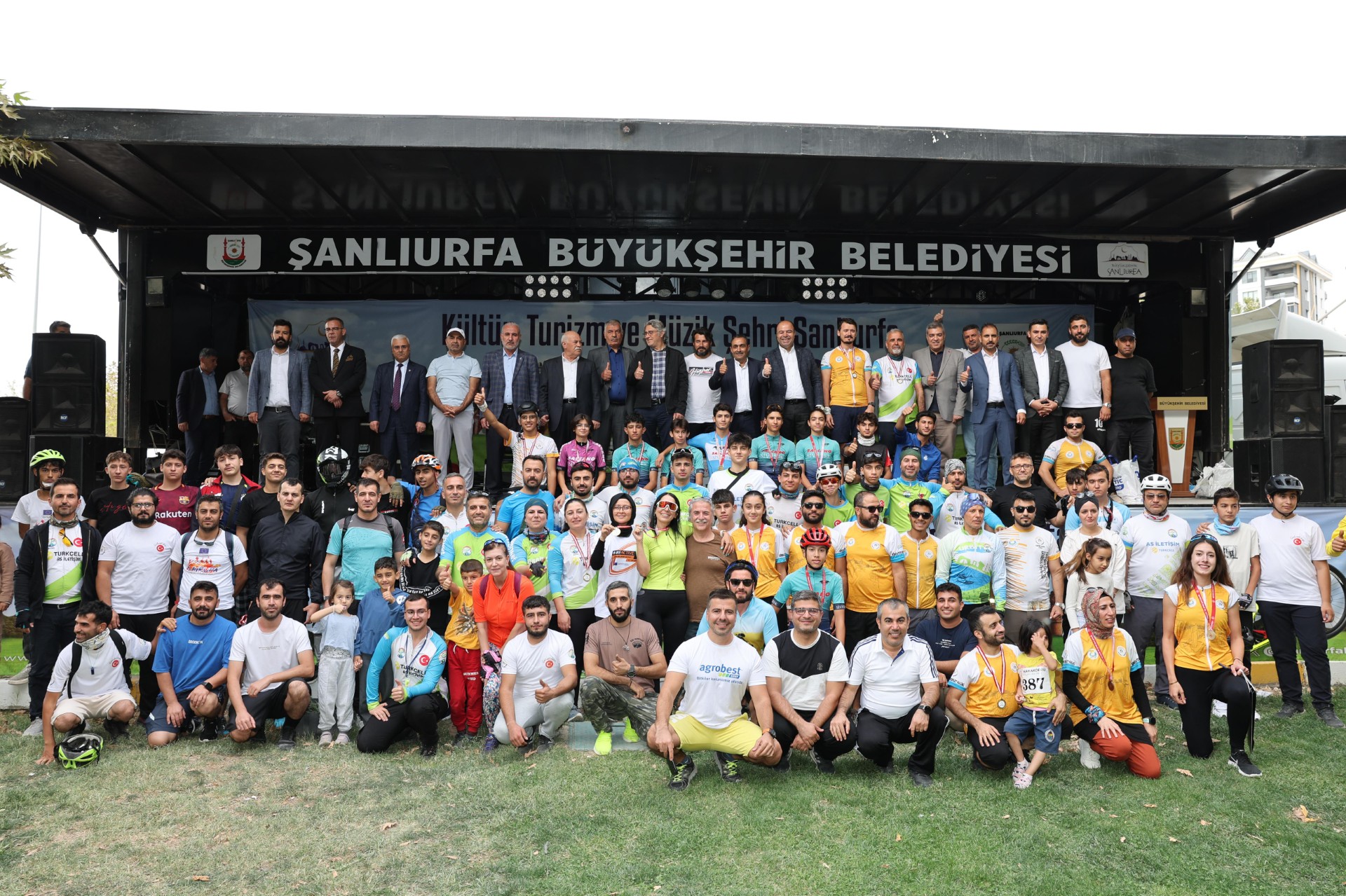 KARAKÖPRÜ'DE NAR FESTİVALİ COŞKUSU