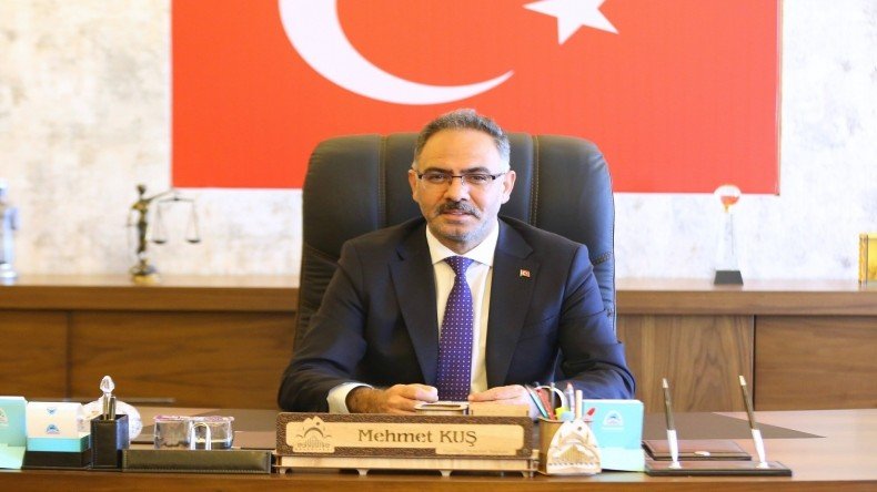 BAŞKAN MEHMET KUŞ’TAN 29 EKİM MESAJI: CUMHURİYETİN YÜKLEDİĞİ SORUMLULUKLA HİZMET EDİYORUZ