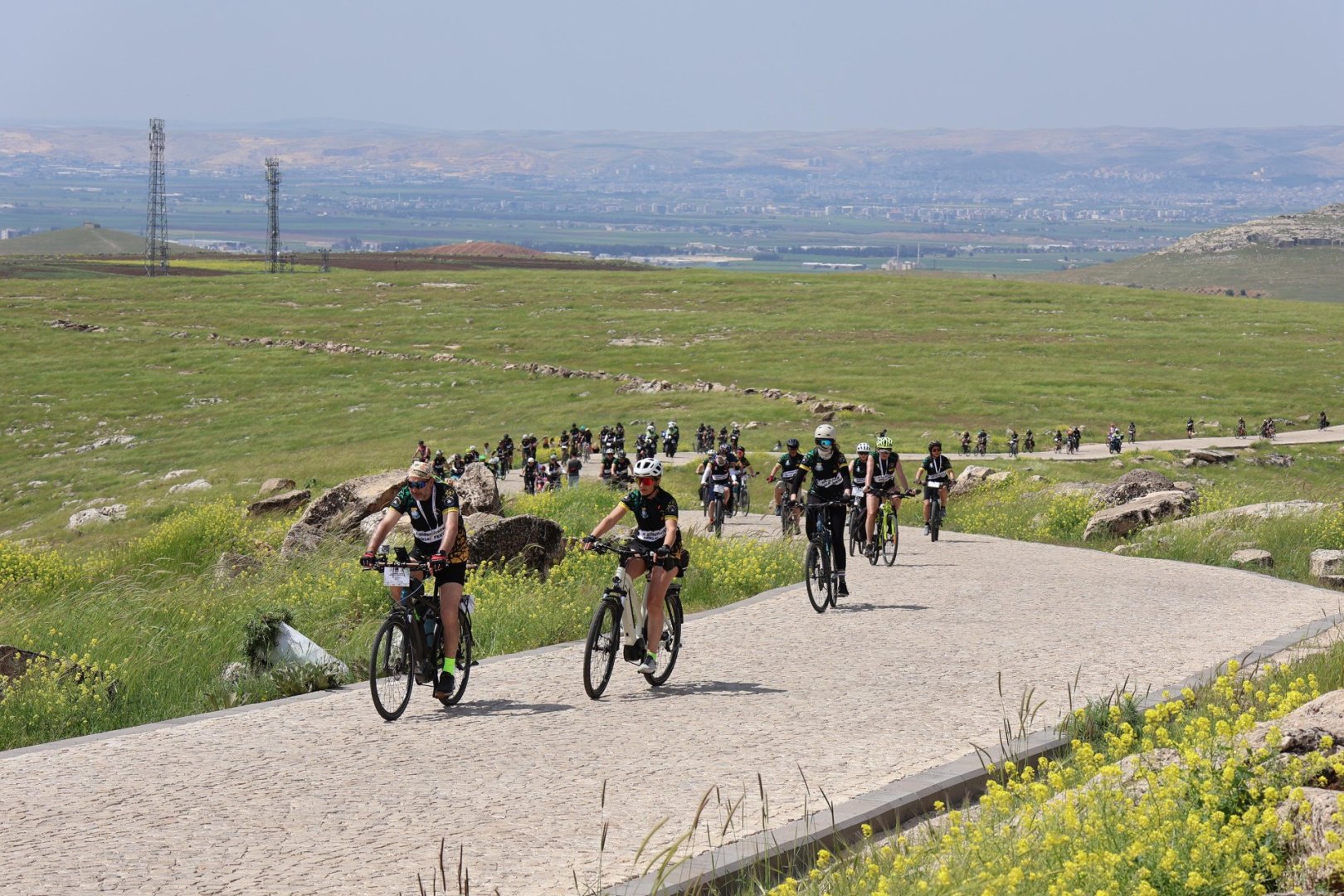 2. GÖBEKLİTEPE BİSİKLET FESTİVALİ’NDE 250 SPORCU HALİLİYE’DE PEDAL ÇEVİRDİ