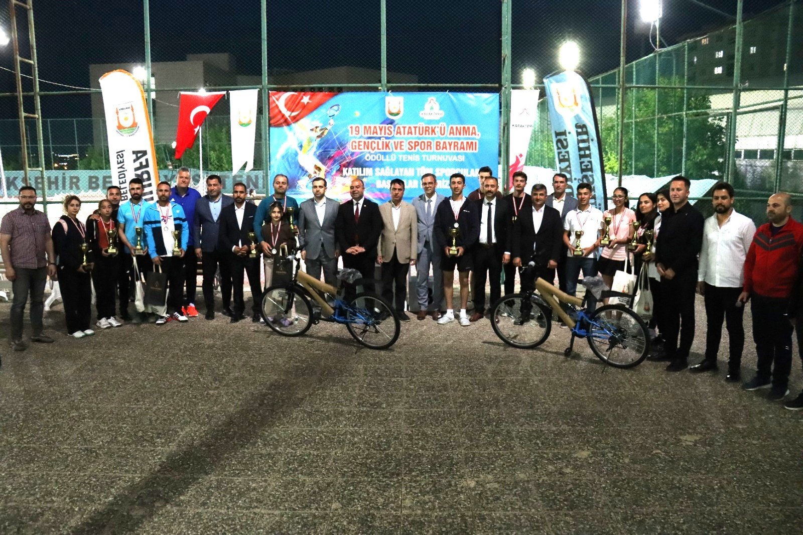 ŞANLIURFA’DA ÖDÜLLÜ TENİS TURNUVASI FİNALLE SONA ERDİ
