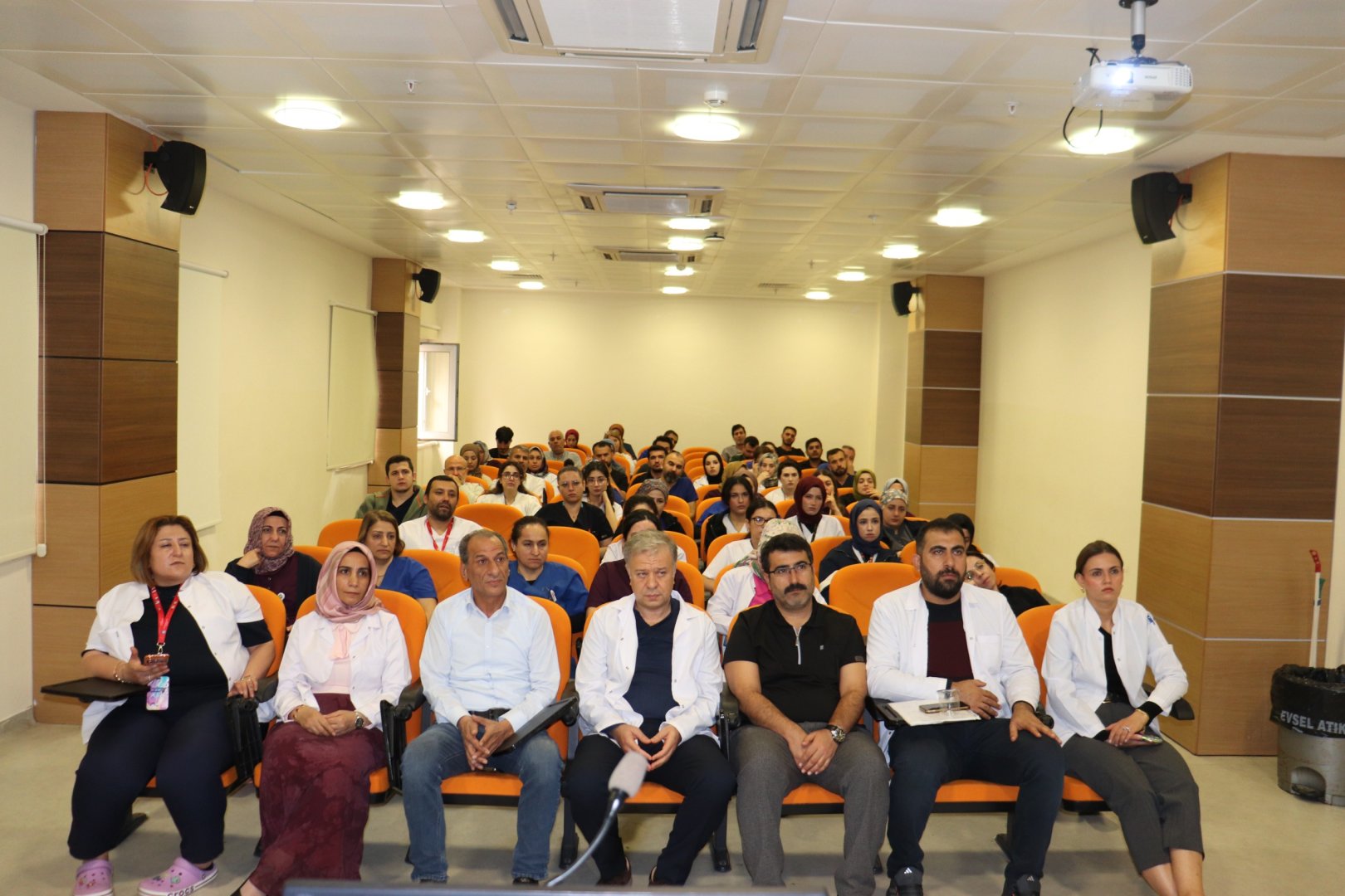 HARRAN ÜNİVERSİTESİ HASTANESİ PERSONELİNE TEMEL AFET FARKINDALIK EĞİTİMİ