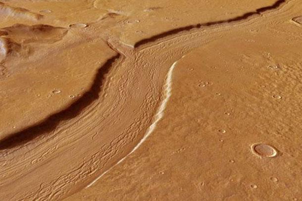 Mars'ta nehir yatağı