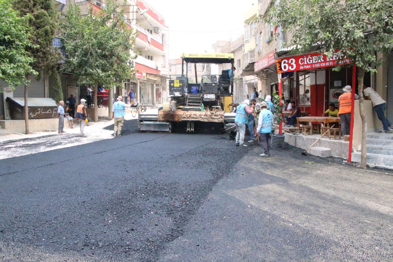 HALİLİYE BELEDİYESİNDEN DEMİR İZZET CADDESİNDE ASFALT