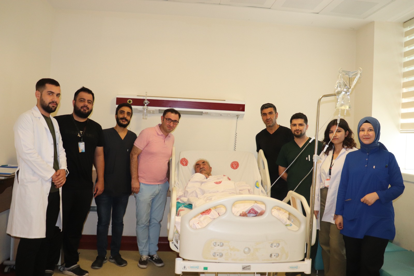 HARRAN ÜNİVERSİTESİ HASTANESİ'NDE 93 YAŞINDAKİ HASTAYA BAŞARILI ERCP OPERASYONU