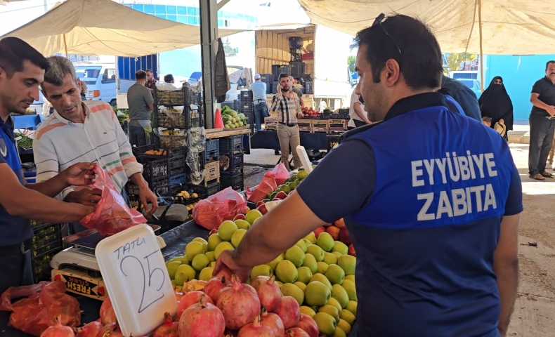 Eyyübiye Semt Pazarlarında Terazi Kontrolleri Yapılıyor