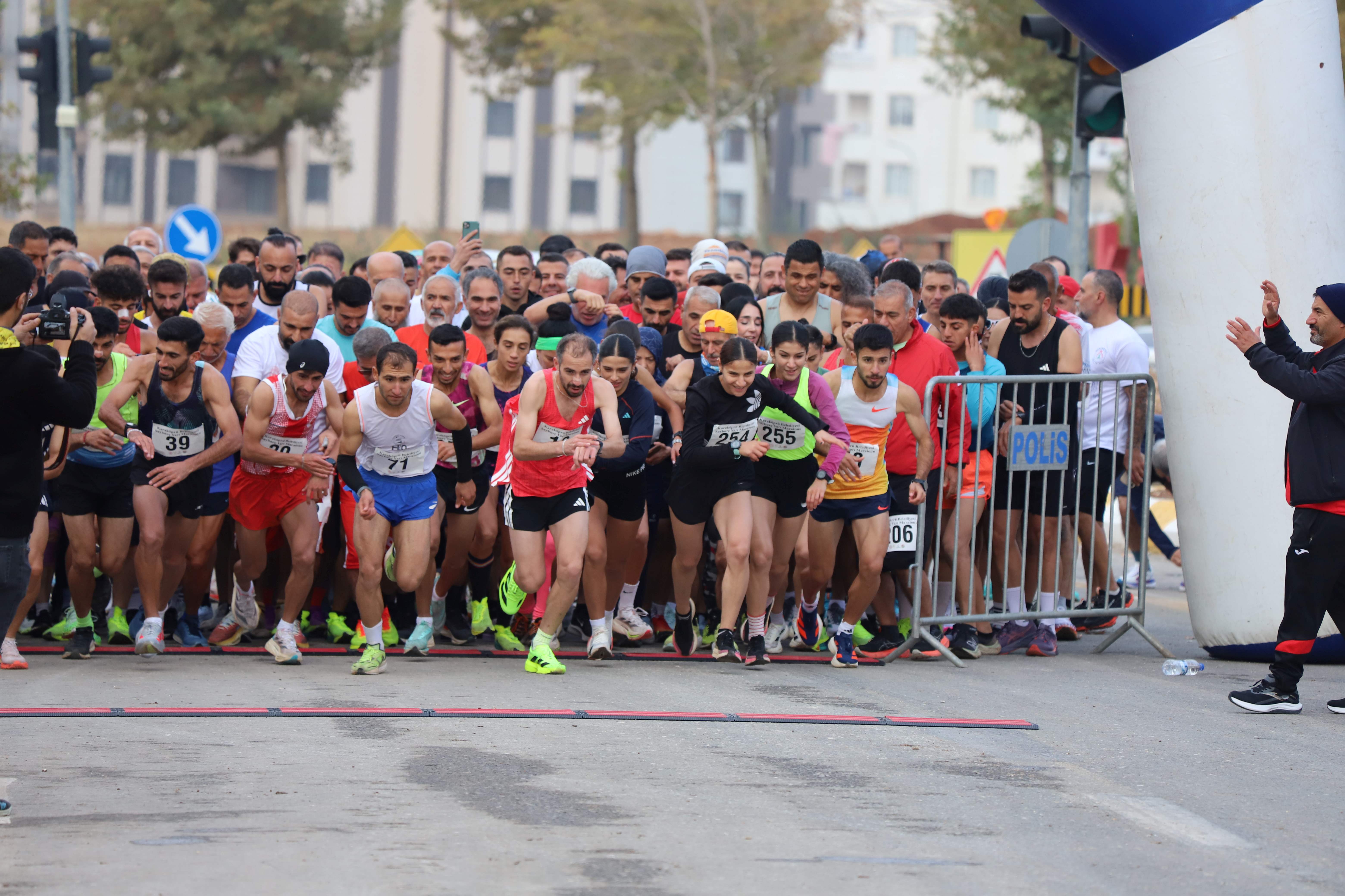 KARAKÖPRÜDE SAYBURÇ YARI MARATONUYLA SPOR ŞÖLENİ